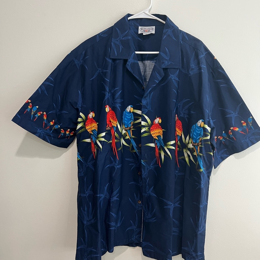 NWOT Tropical Parrot Print Navy Casual Shirt